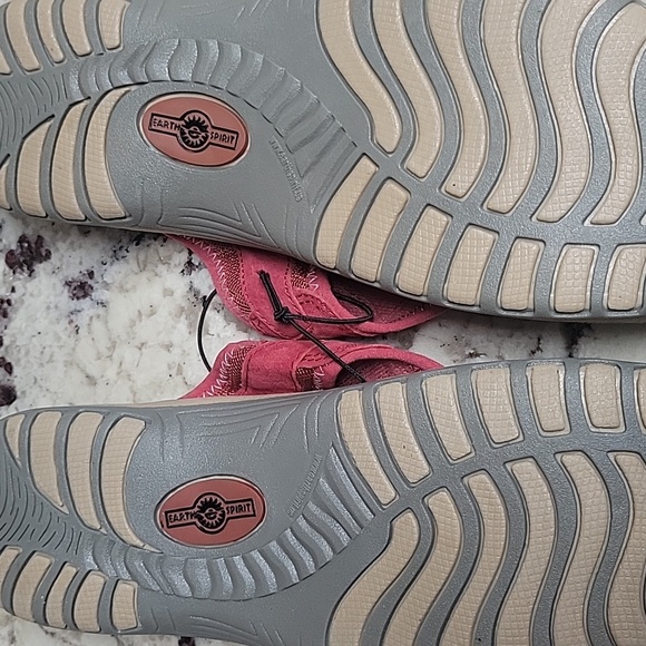 Earth Spirit Pink Sandals with Adjustable Straps - Picture 4 of 4